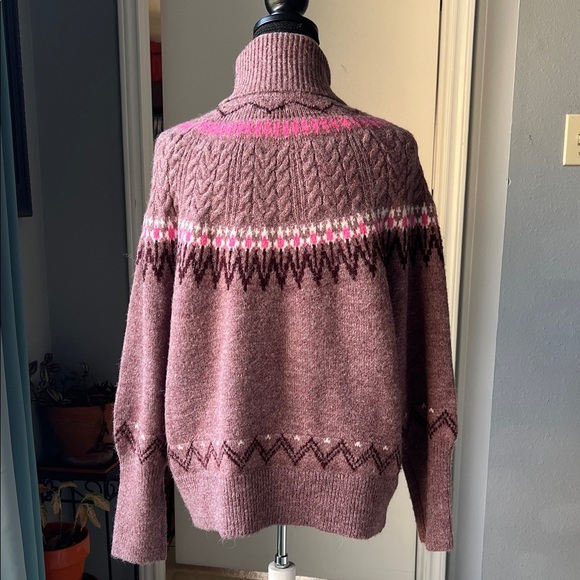 Women's Pink Patterned Sweater - Picture 4 of 6
